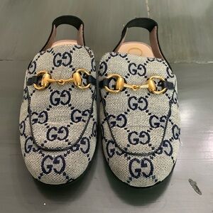 Gucci kids GG Canvas Slippers. Gray. Size 27